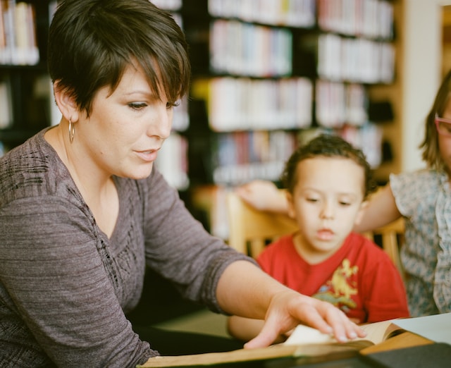 nursery in Bearsden teacher helping child read